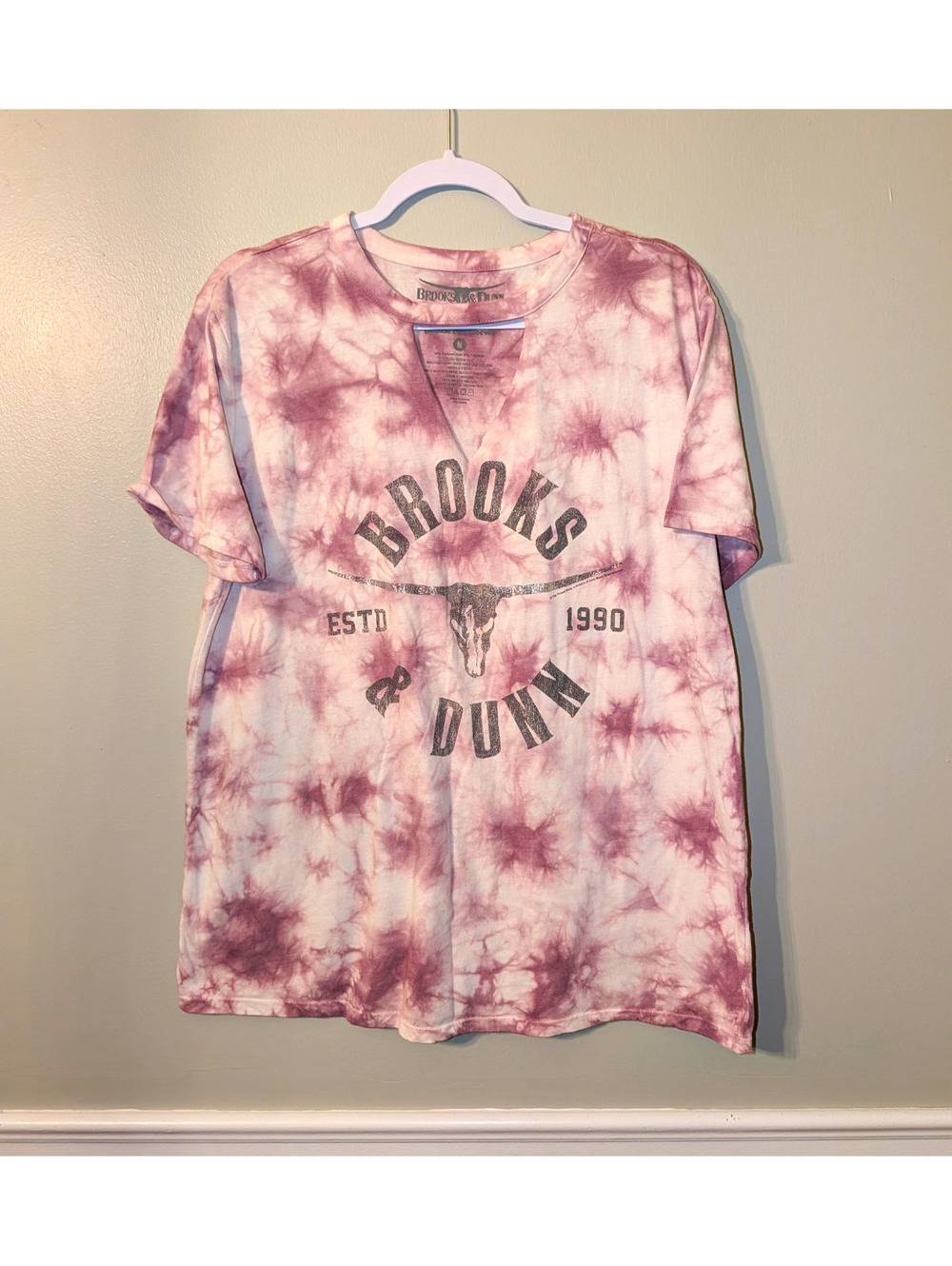 Brooks and Dunn Band Tshirt Medium Cut Out V Neck Short Sleeve Country Music